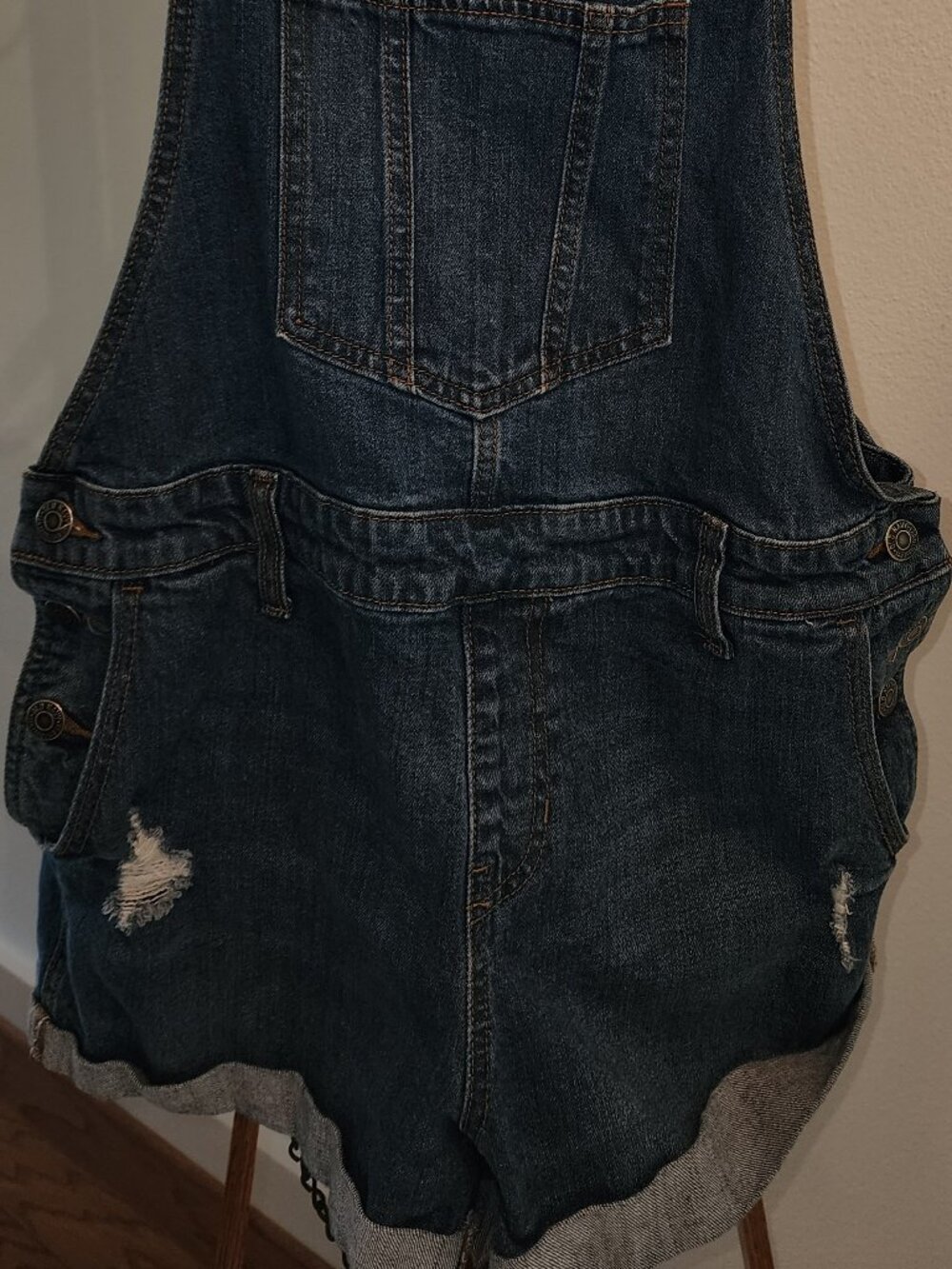 Old Navy Women’s Distressed Short Overalls – Size M – Roll‑Cuff Hem – 5 Pockets